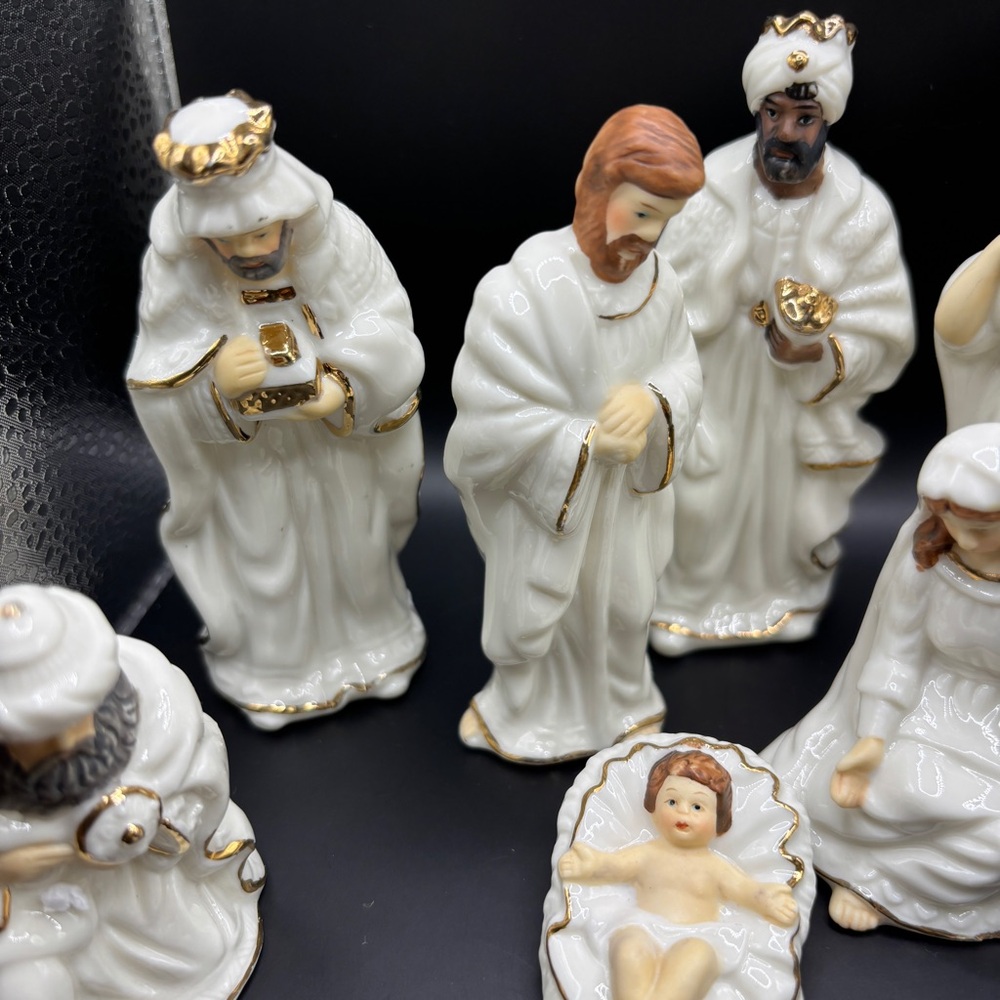 Galleria Fine Porcelain Nativity  9 Pc Set Figurine - Picture 6 of 13